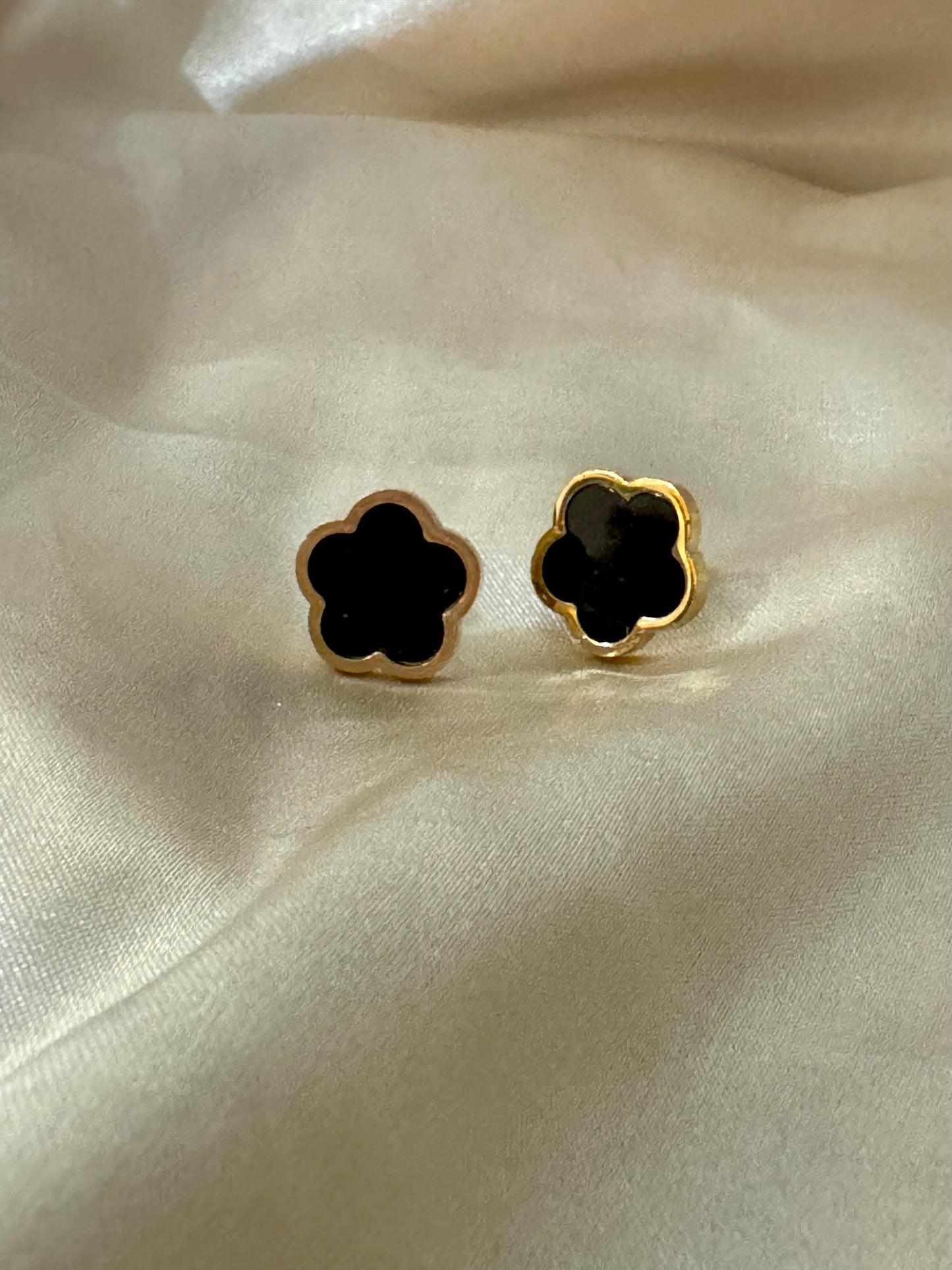 Triple Set-Cadenas Clover- Dorado/ Blanco y Negro