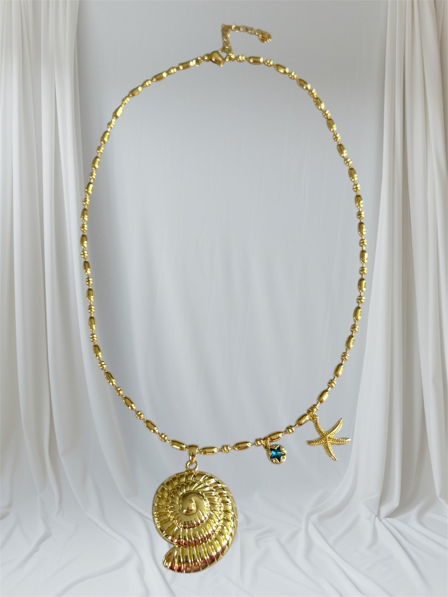 Summer- cadena charms Dorada