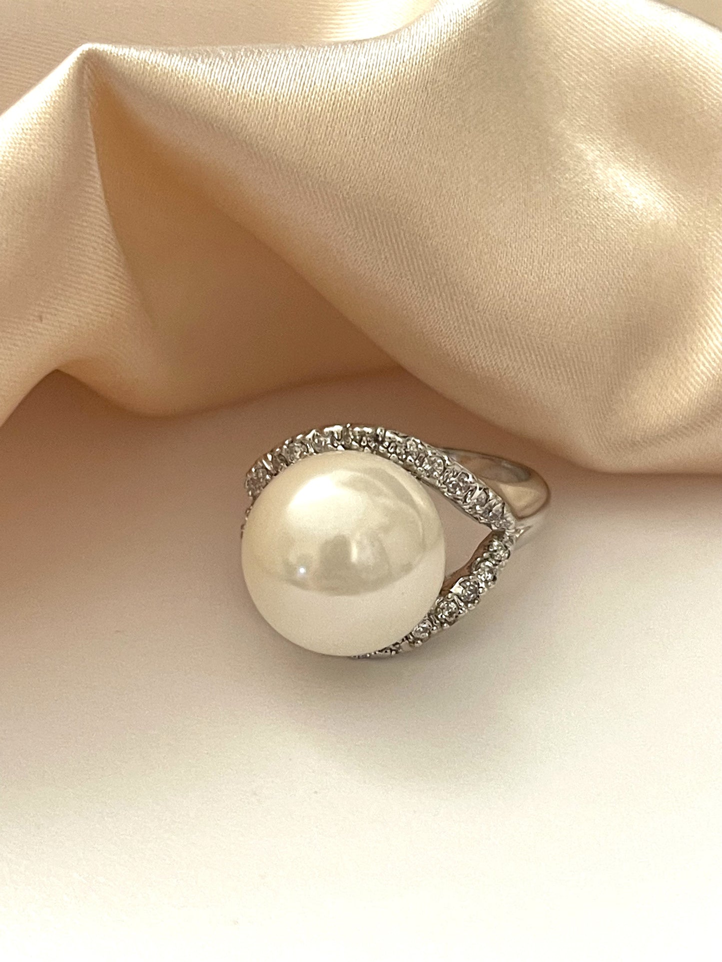 Solitaire White Pearl