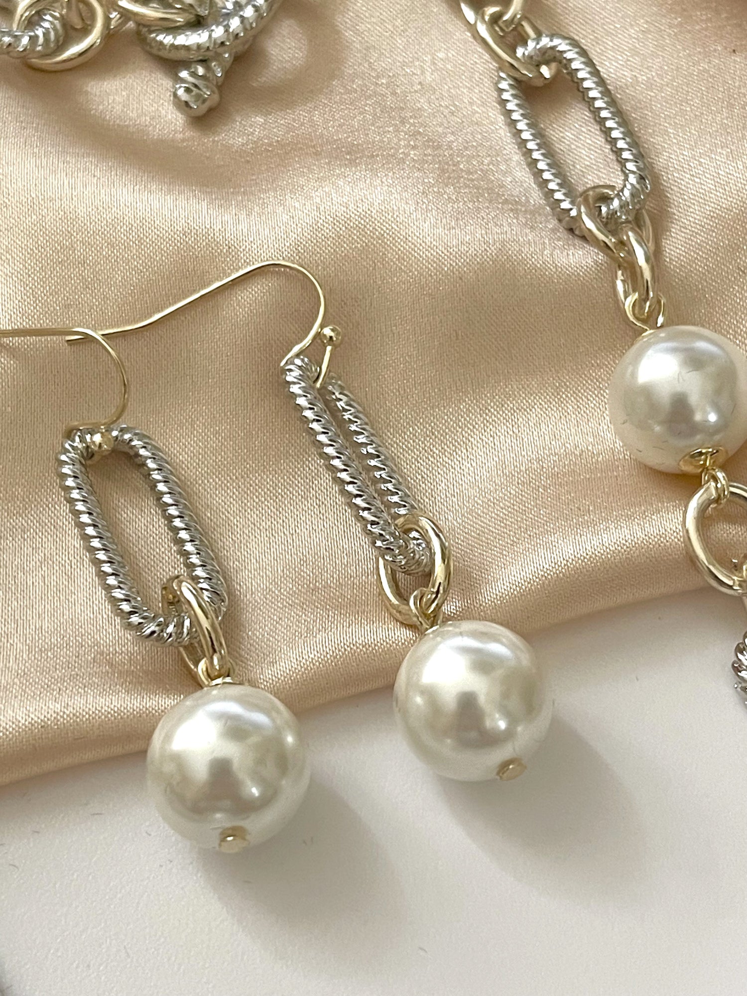 Pearl/Gold and Silver Necklace